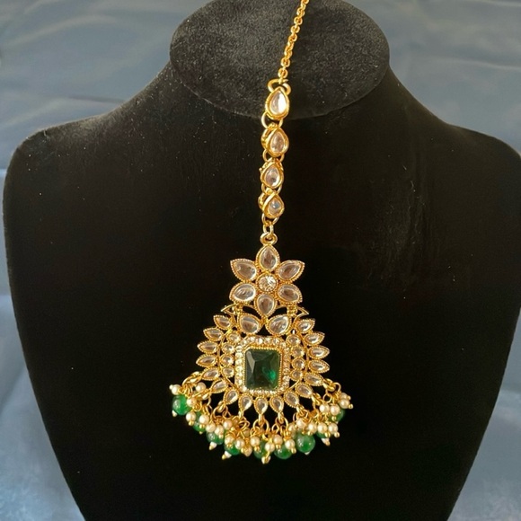 Jewelry - Pearl Tikka
